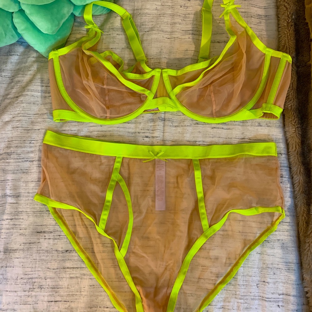 SAVAGE x FENTY bra (only bra)